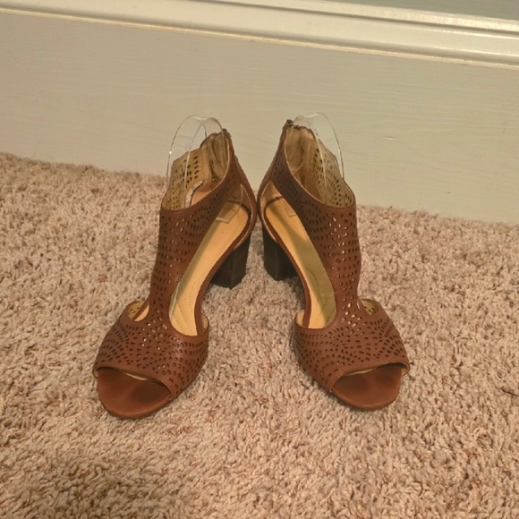 Clarks EUC Brown Women's Heels Size 8.5 (#11) - Picture 1 of 8